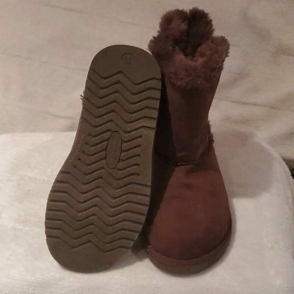 Cherokee Brown Boots - Picture 3 of 3